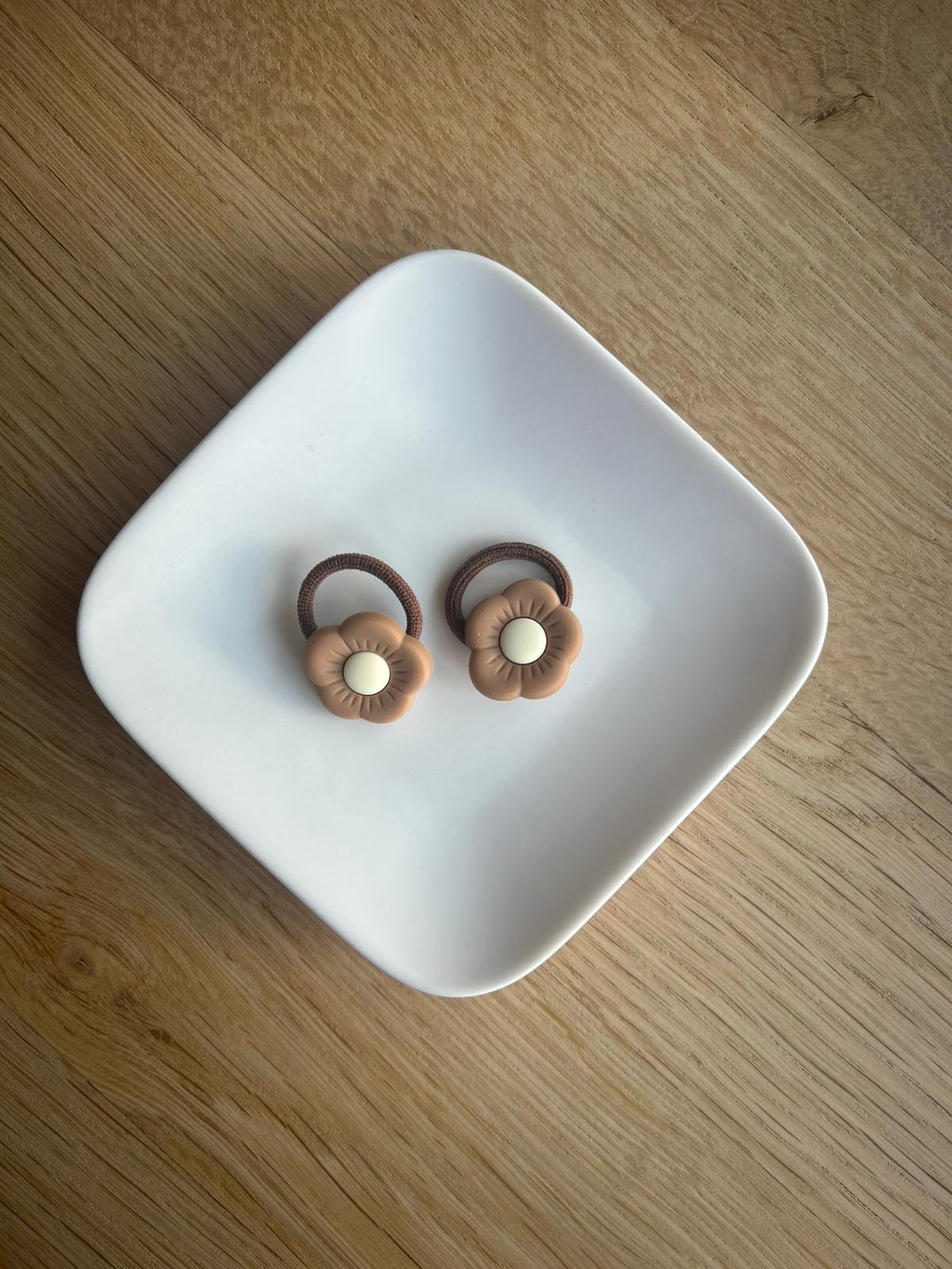 🌼 Bloemetje – handgemaakte haarelastiekjes