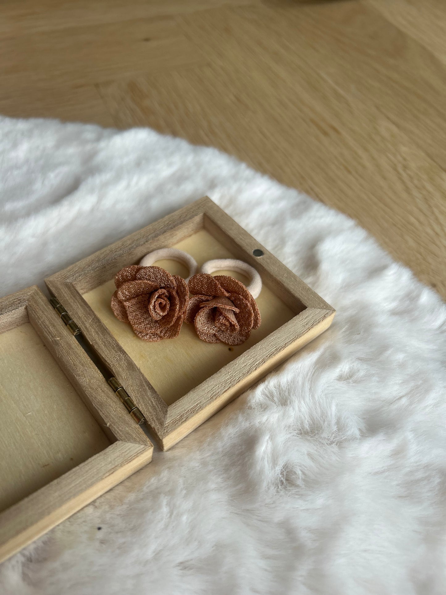 🌹 Fluwelen roosjes – haarelastiekjes